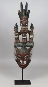 Lote 847: ANTIGUA MASCARA AFRICANA 'EPA' DEL PUEBLO YORUBA. ANTIGUA MASCARA AFRICANA 'EPA' DEL PUEBLO YORUBA.