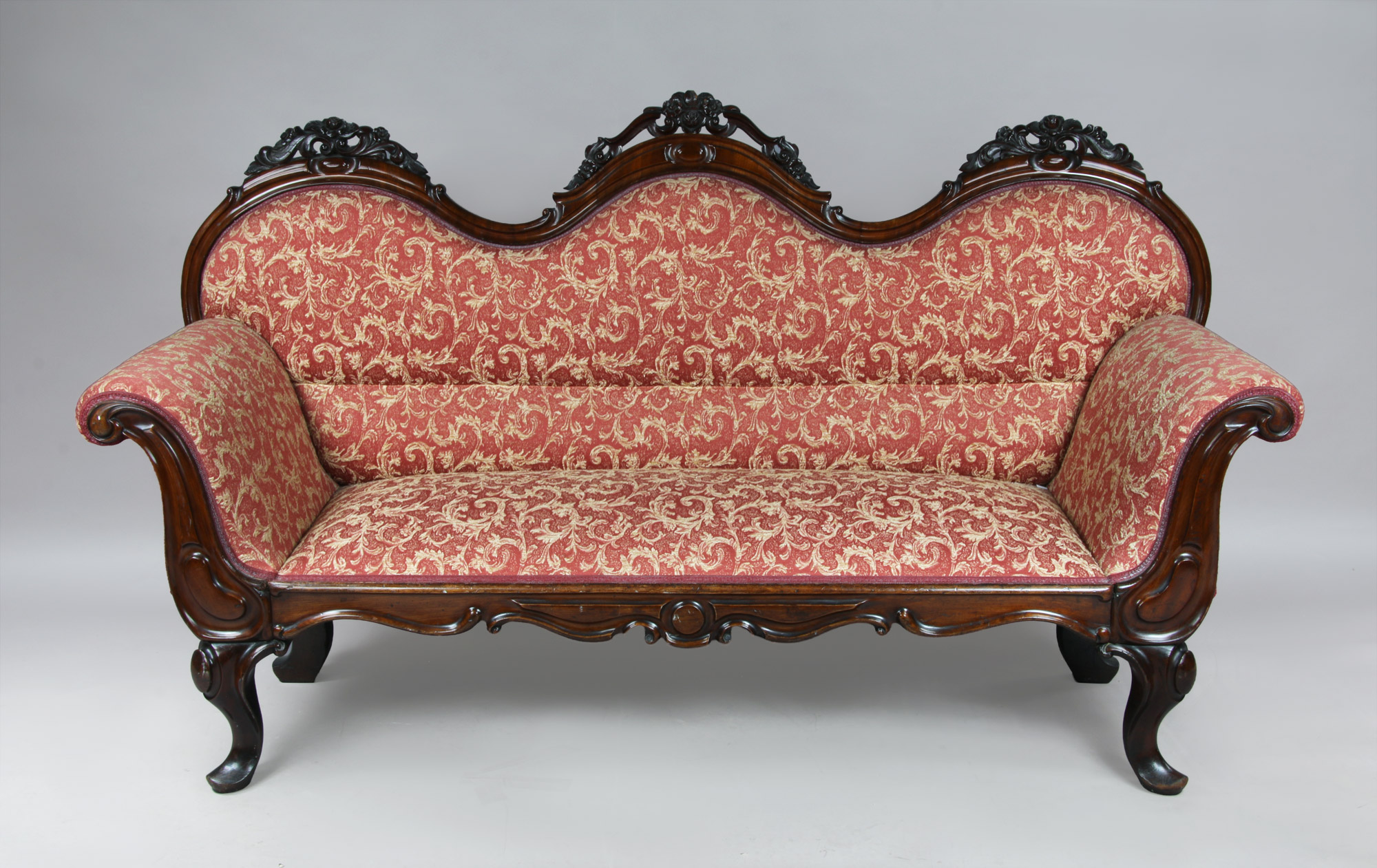  SOFA COLONIAL PARA TRES CUERPOS. 