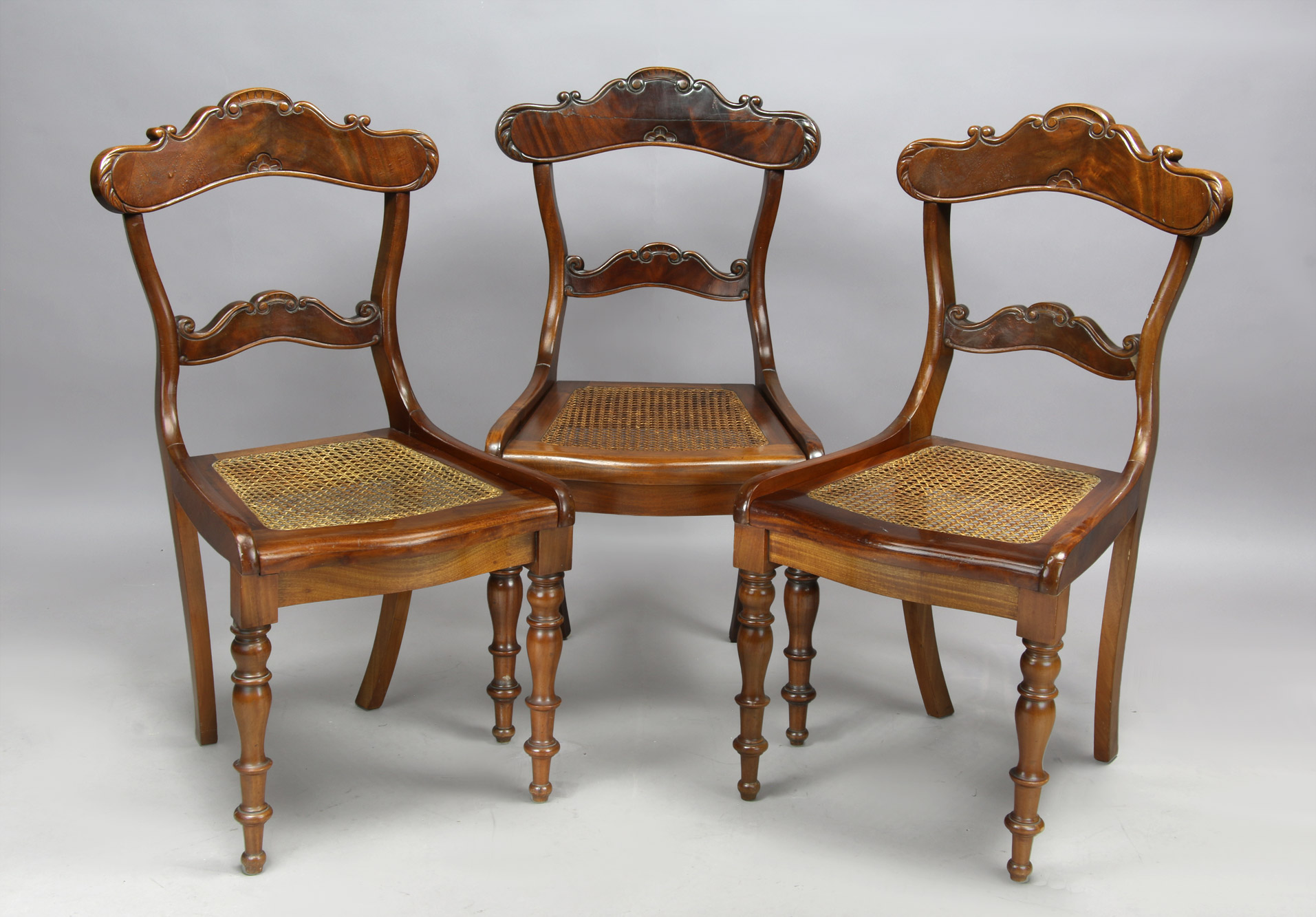  SIETE SILLAS DE ESTILO INGLES PARA COMEDOR. 