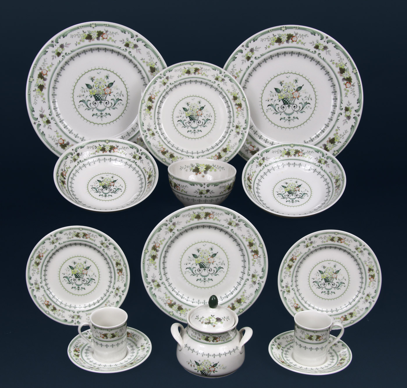  JUEGO DE LOZA INGLESA ROYAL DOULTON PARA MESA. 