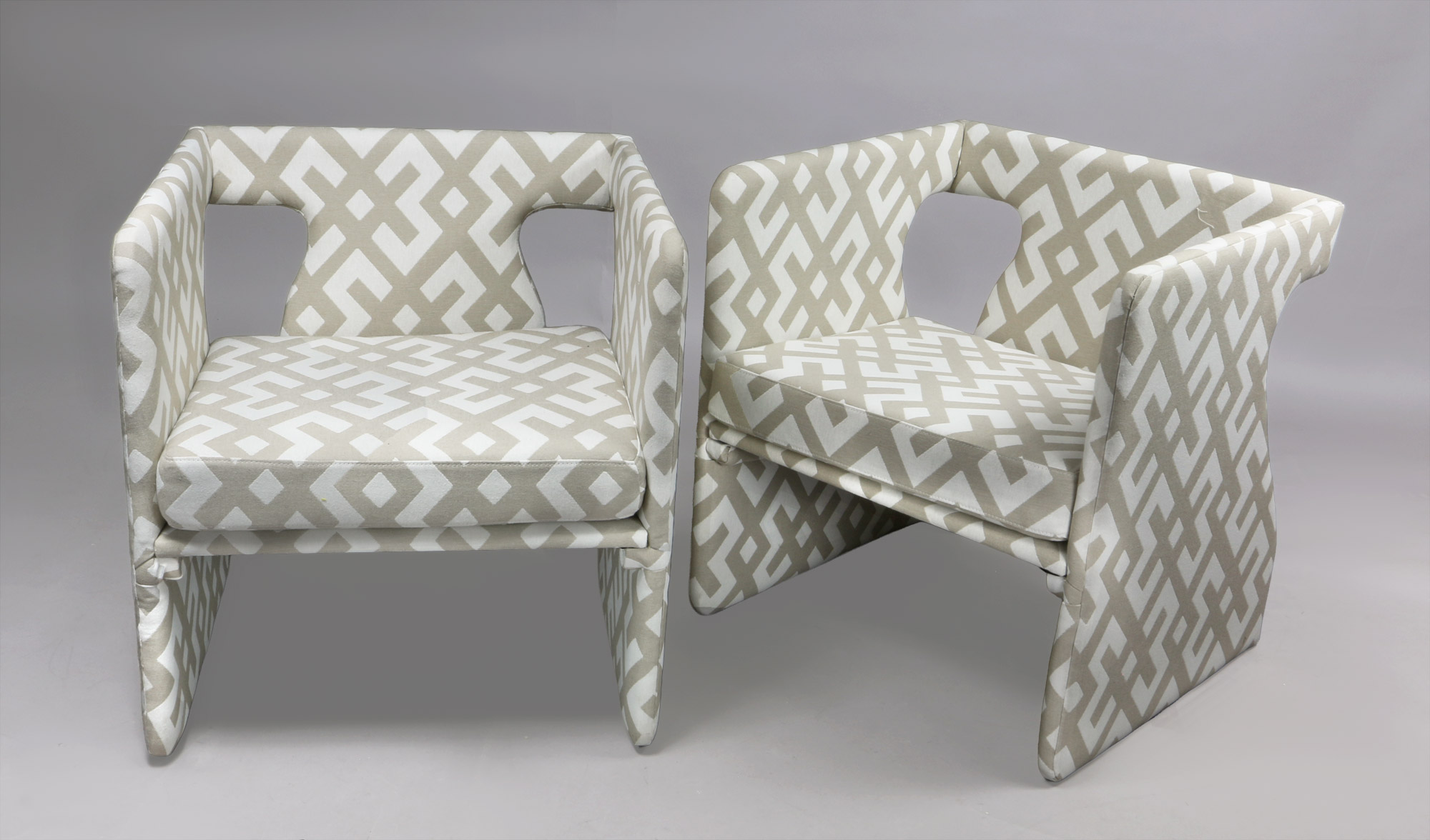  PAR DE SILLONES INSPIRADOS EN UN MODELO DE ALBERTO CHURBA.