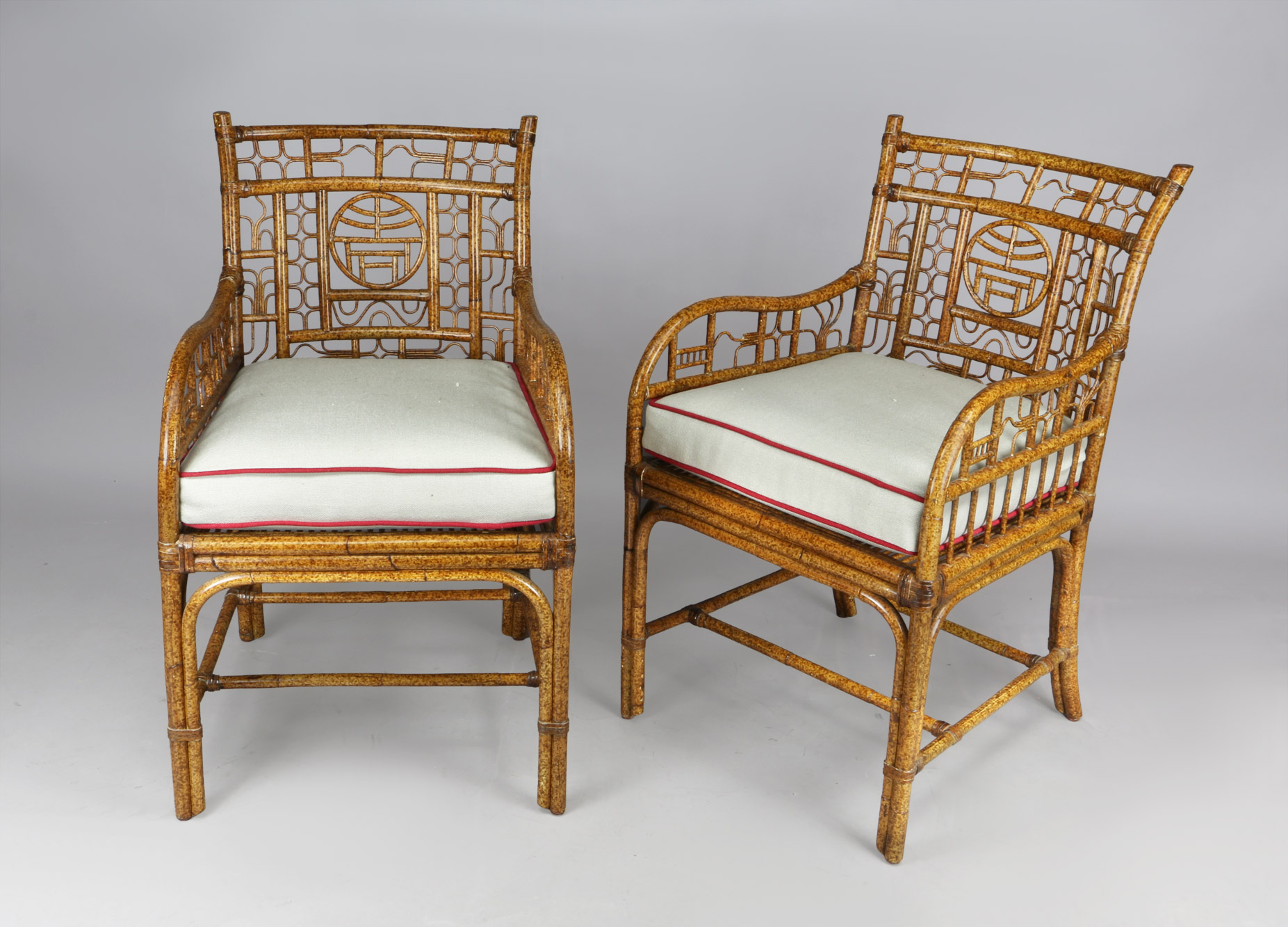  PAR DE SILLONES ORIENTALES CON ARMAZON DE CAÑA MALACA. 