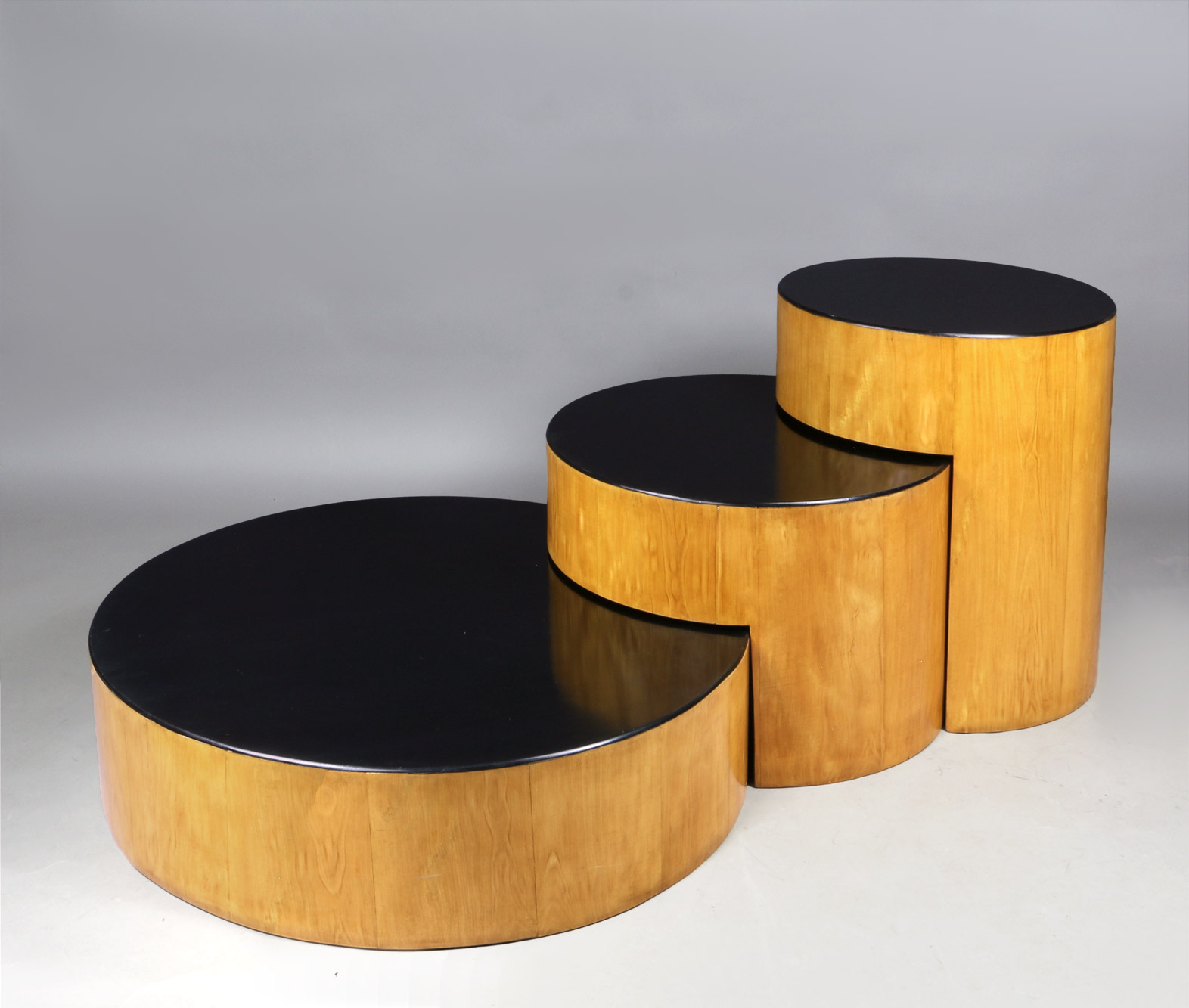  JUEGO DE TRES MESAS DE DISEÑO MODELO LEVELS PARA LIVING. 