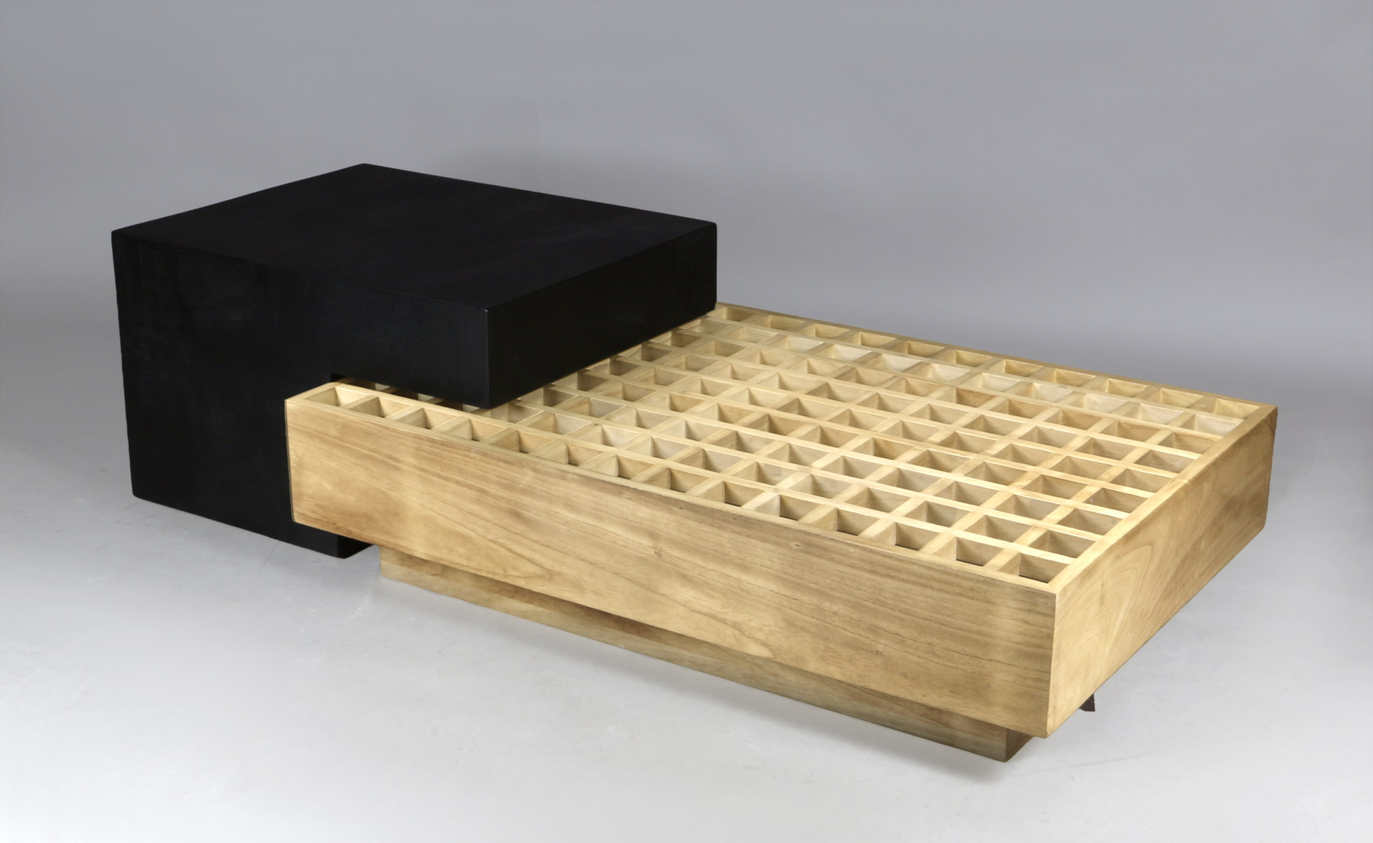  MESA BAJA DE DISEÑO ALEMAN FORMADA POR DOS MODULOS. 