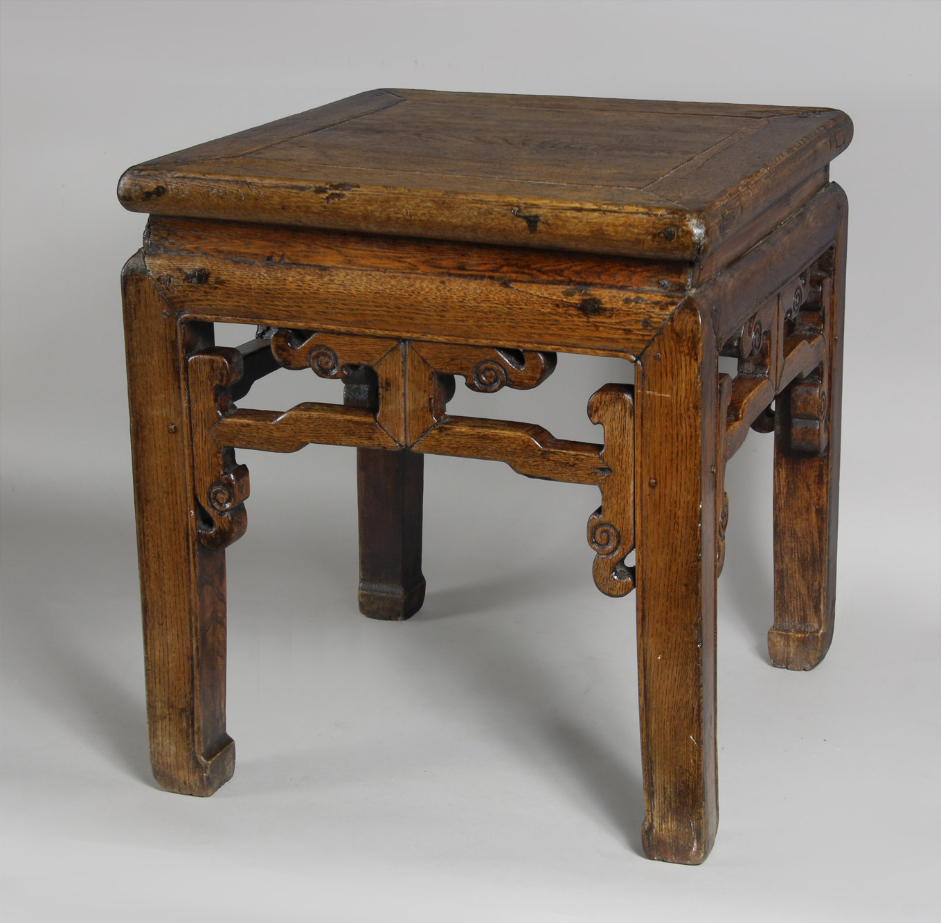 ANTIGUA BANQUETA CUADRANGULAR CHINA. ANTIGUA BANQUETA CUADRANGULAR CHINA.