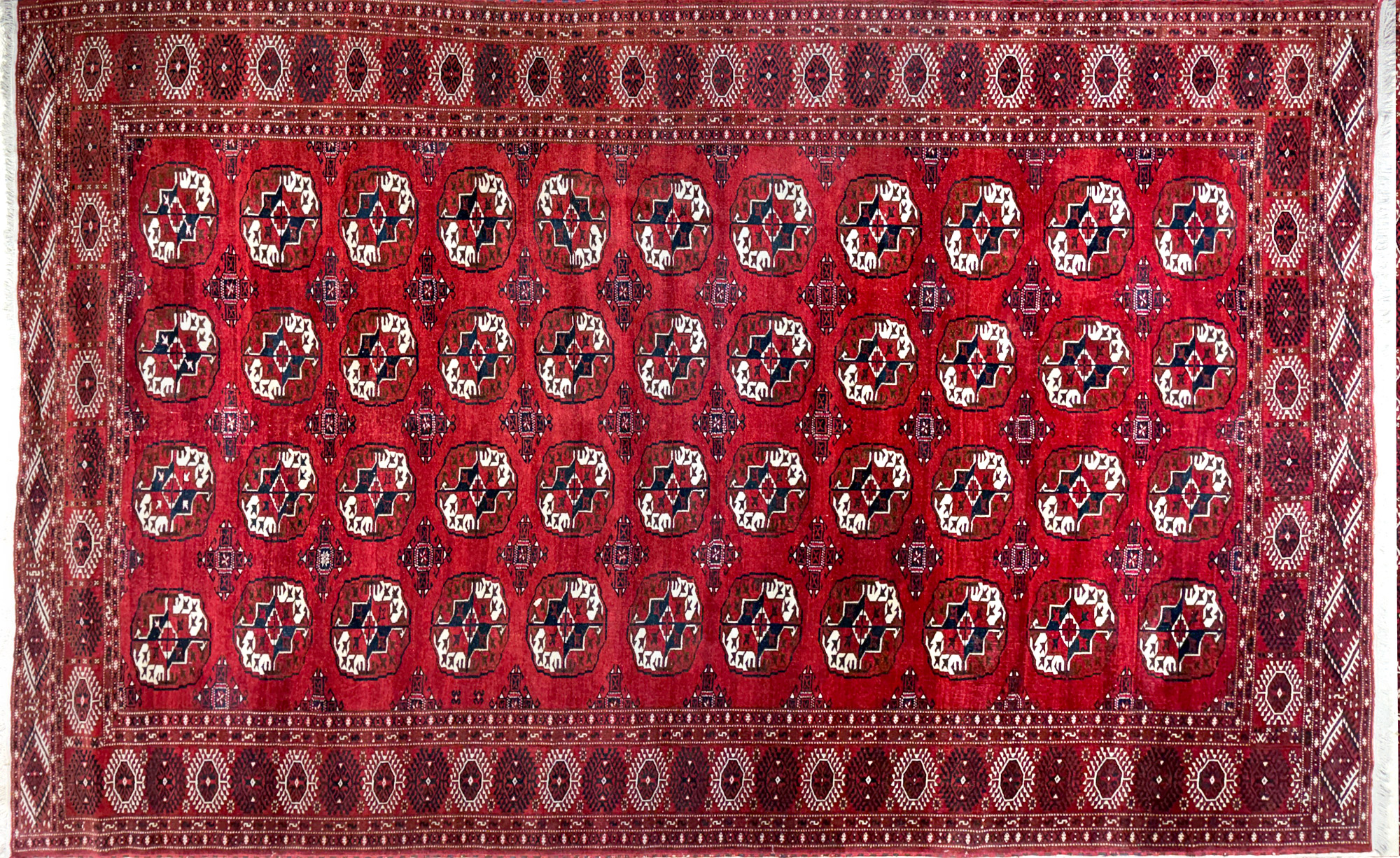  ALFOMBRA RUSA BOUCKARA DE LANA TEJIDA A MANO. 