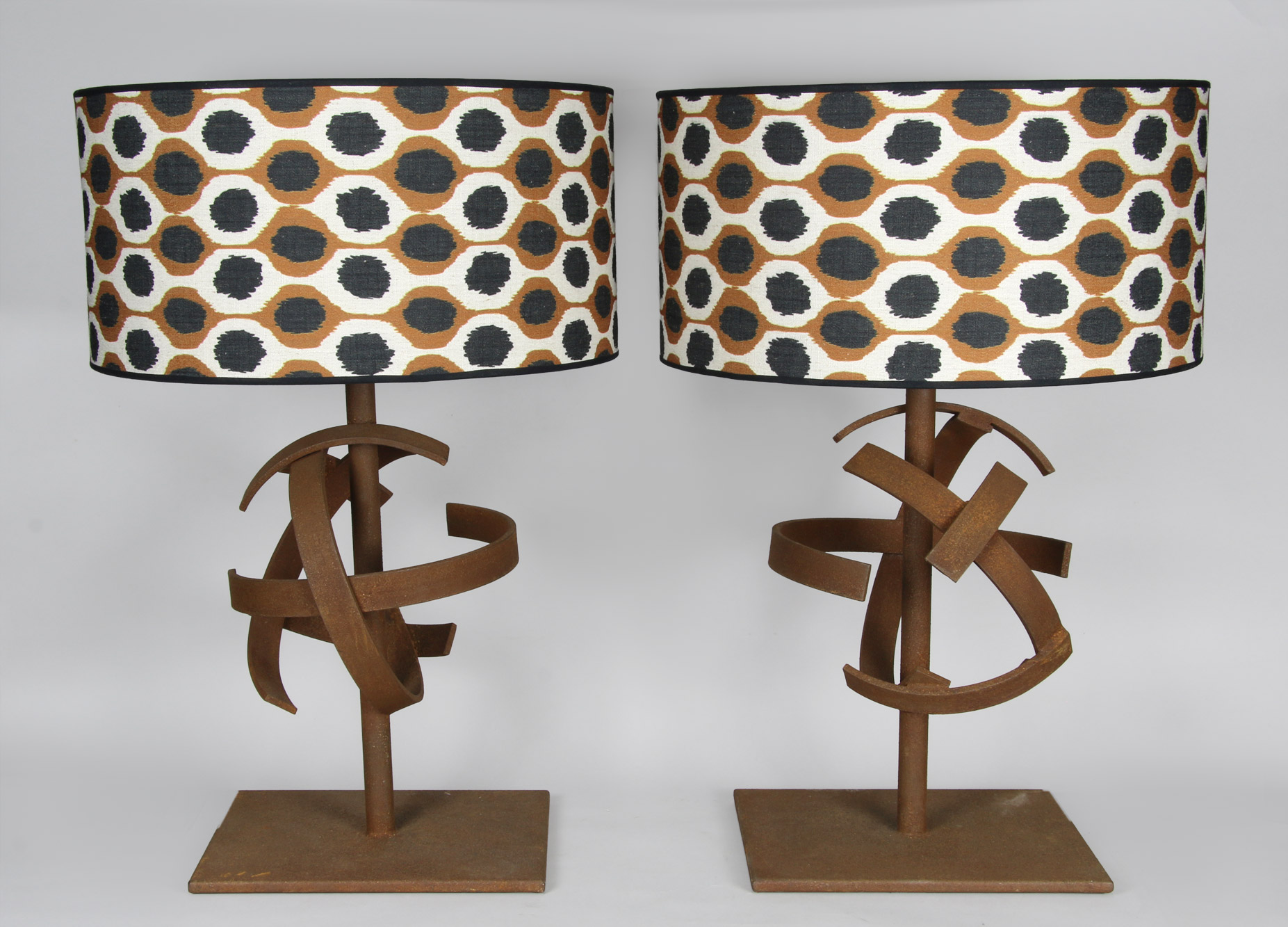 PAR DE LAMPARAS DE APOYO DISEÑO DE DIEGO BERLARI. PAR DE LAMPARAS DE APOYO DISEÑO DE DIEGO BERLARI.