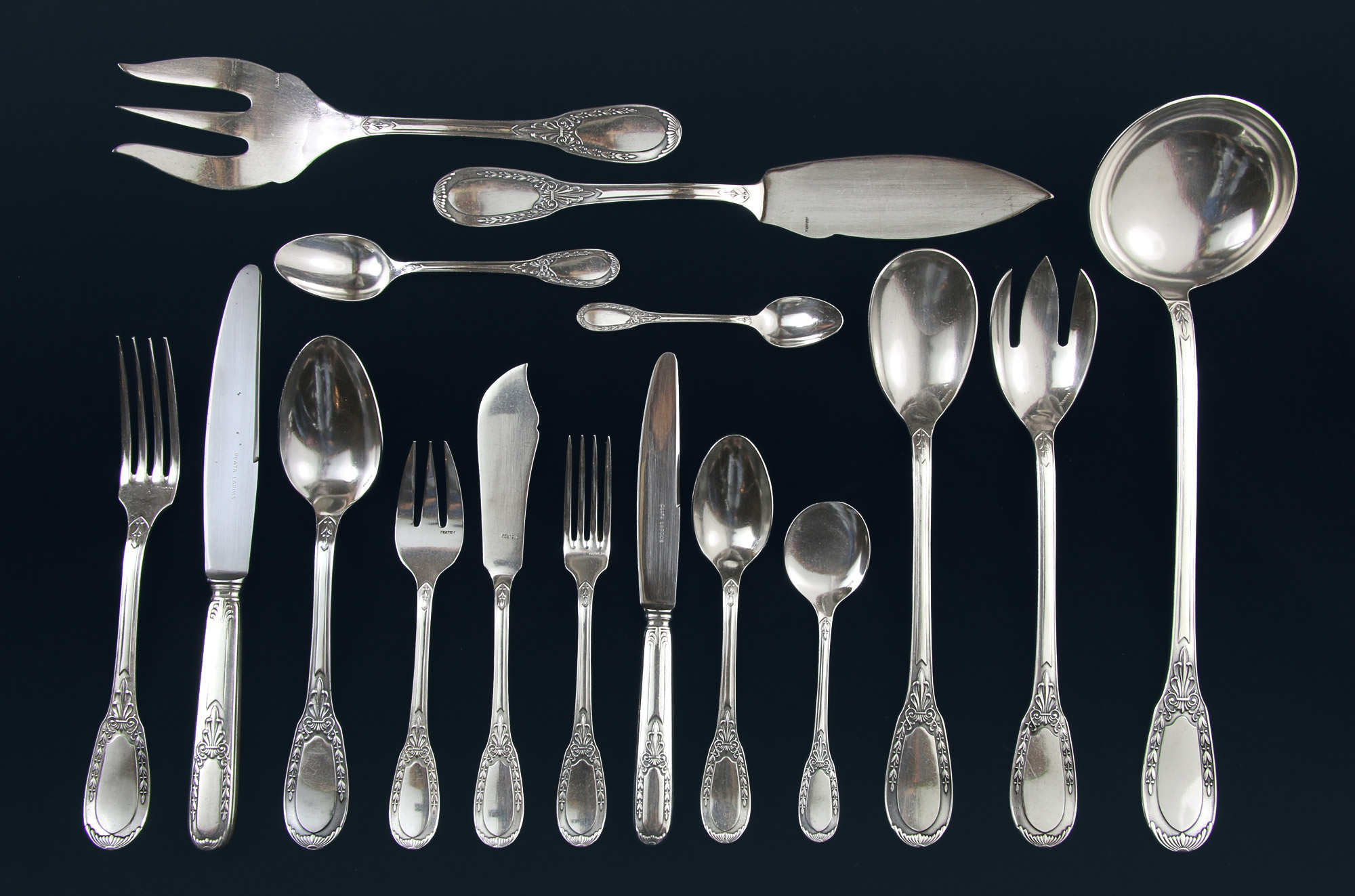  JUEGO DE CUBIERTOS DE METAL FRANCES SELLADO. 