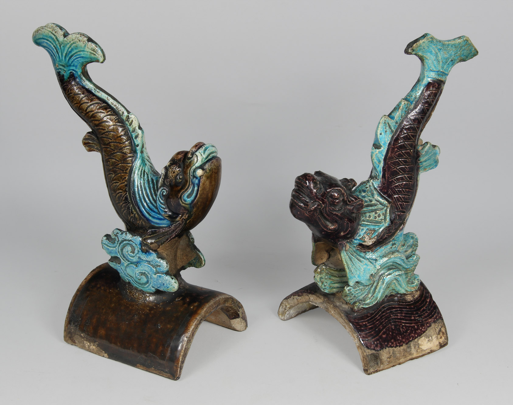 PAR DE ANTIGUAS TEJAS CHINAS DE ALFARERIA ESMALTADA PAR DE ANTIGUAS TEJAS CHINAS DE ALFARERIA ESMALTADA