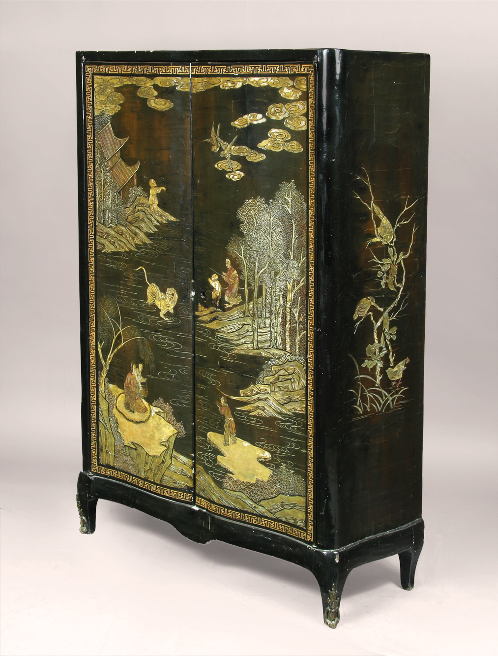 ANTIGUO ARMARIO FRANCES LUIS XV CON CHINOISERIE. ANTIGUO ARMARIO FRANCES LUIS XV CON CHINOISERIE.