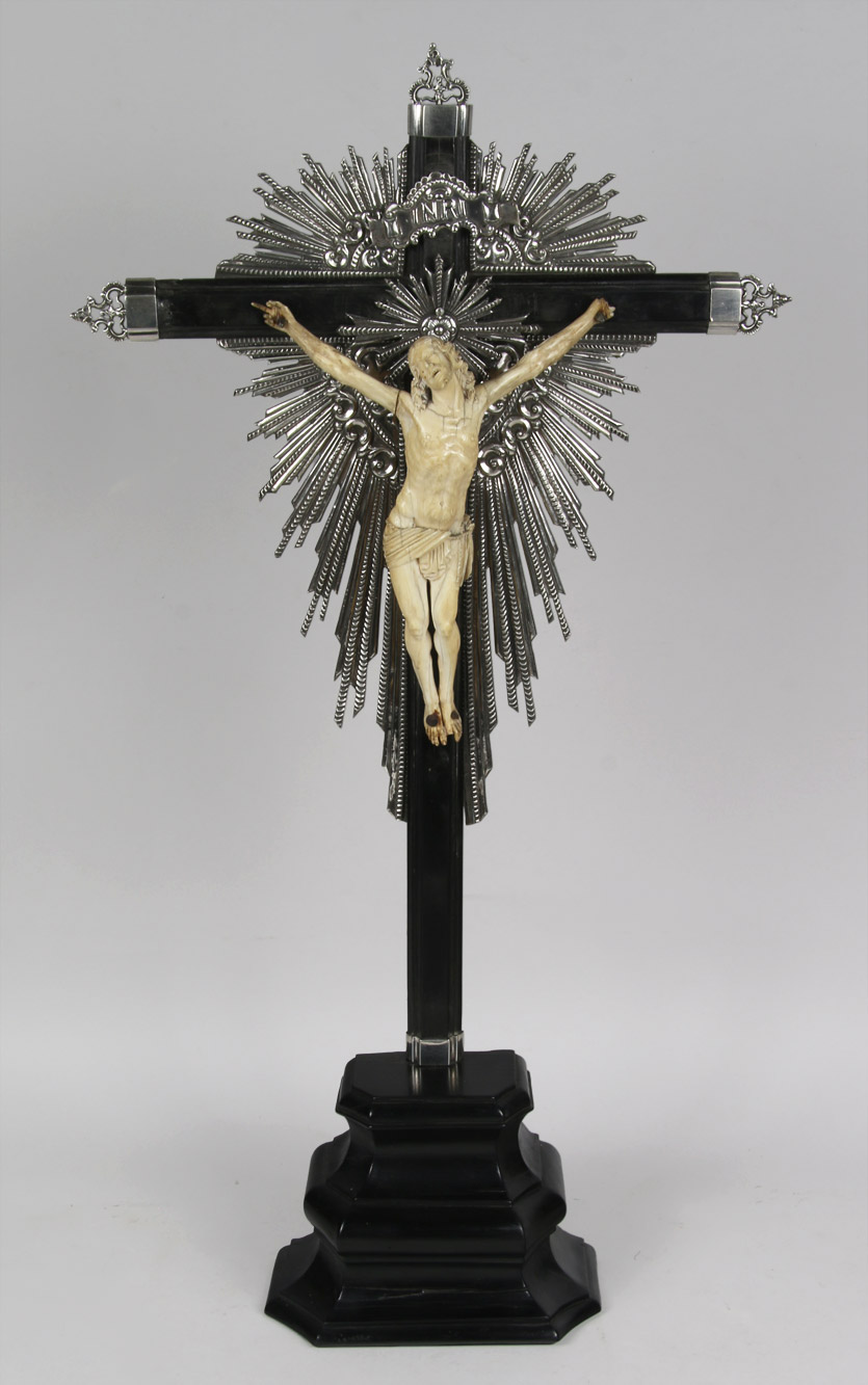  ANTIGUO CRUCIFIJO COLONIAL DEL SIGLO XIX. 