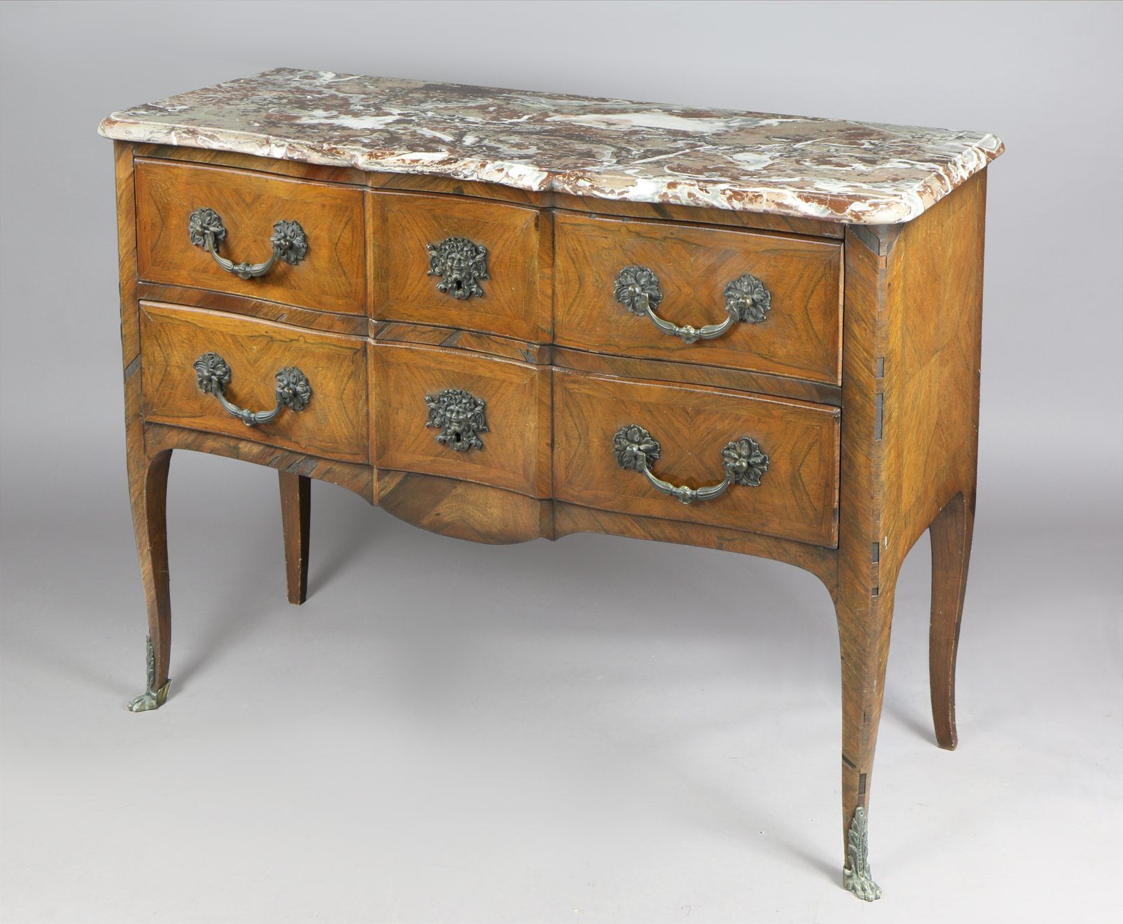 COMODA FRANCESA DE ESTILO LUIS XV. COMODA FRANCESA DE ESTILO LUIS XV.