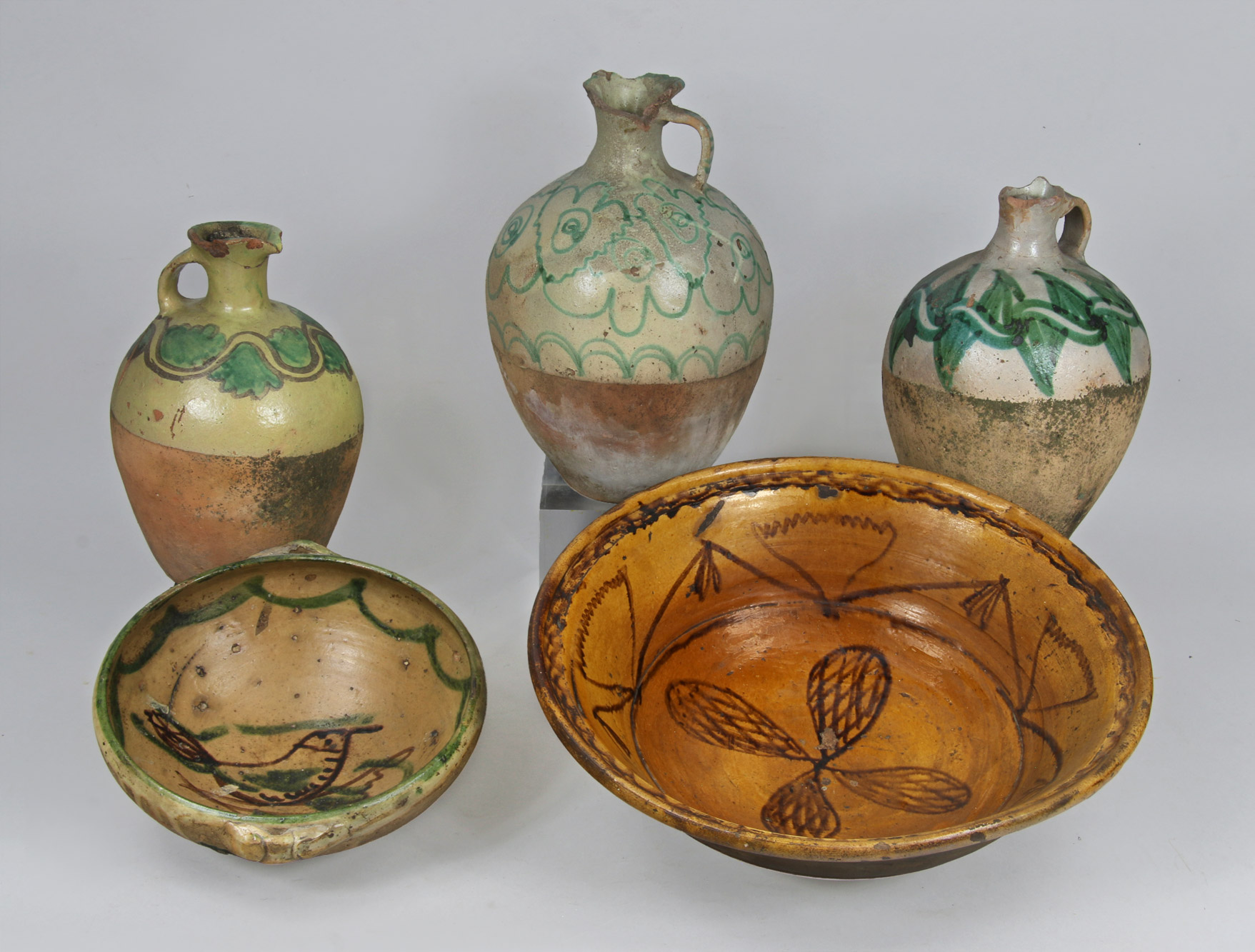 Lotes 650 y 651:
TRES ANTIGUAS VASIJAS ESPAÑOLAS DE TERRACOTA MOLDEADA.
DOS ANTIGUOS CUENCOS DE CERAMICA ARTESANAL DE BARRO. Lotes 650 y 651:
TRES ANTIGUAS VASIJAS ESPAÑOLAS DE TERRACOTA MOLDEADA.
DOS ANTIGUOS CUENCOS DE CERAMICA ARTESANAL DE BARRO.