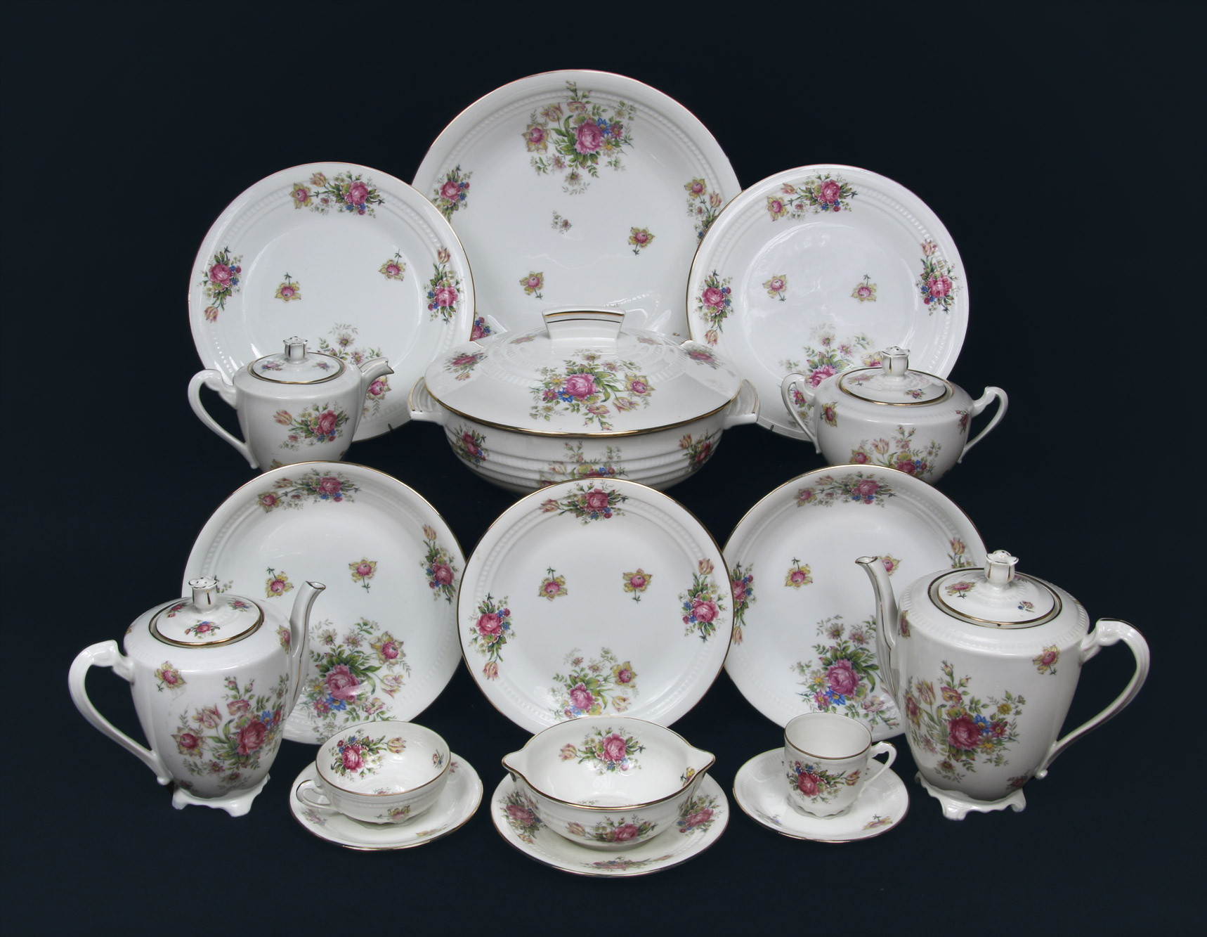  JUEGO DE PORCELANA FRANCESA DE LIMOGES PARA MESA.