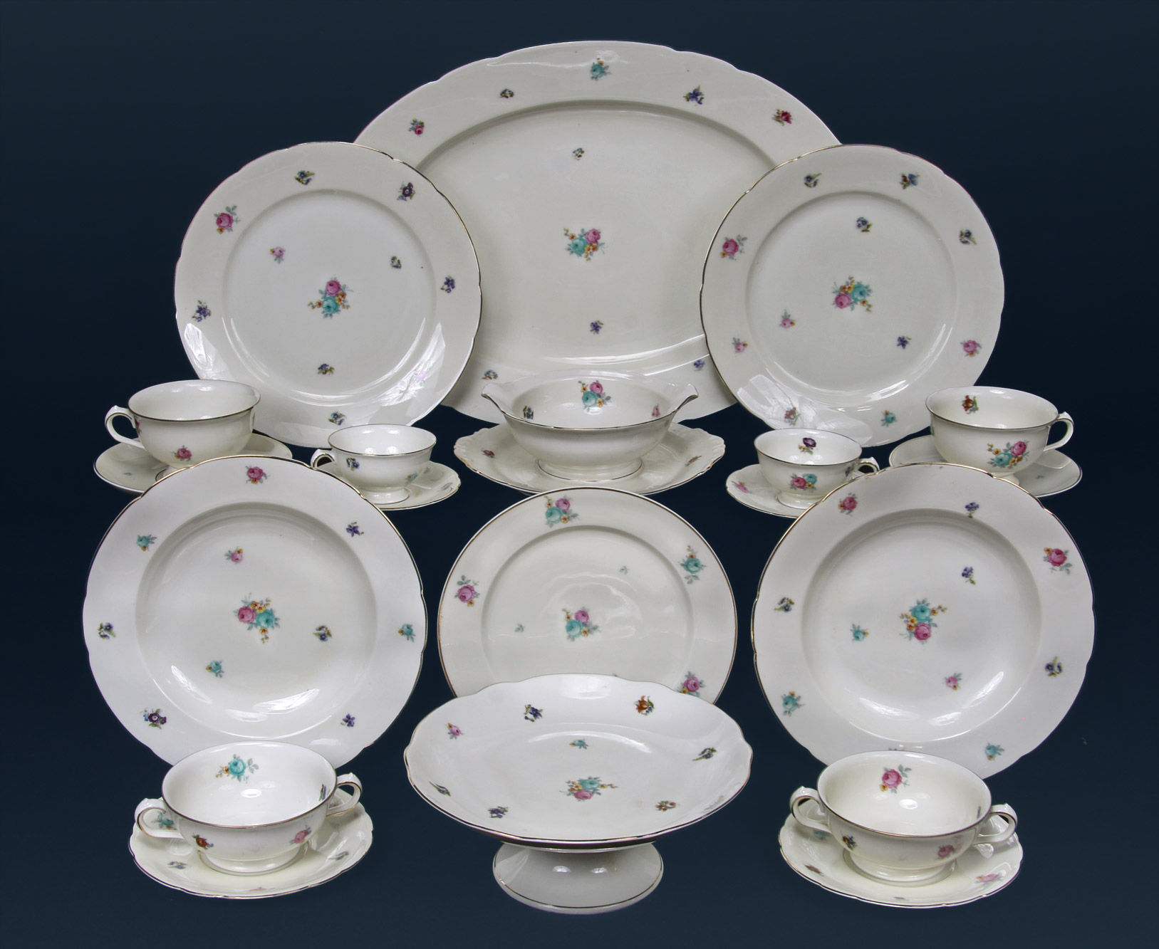 JUEGO DE PORCELANA ALEMANA KPM PARA MESA. JUEGO DE PORCELANA ALEMANA KPM PARA MESA.