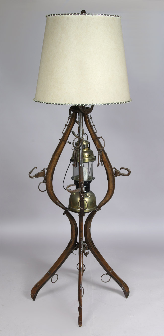  GRAN LAMPARA DE PIE ESTILO CAMPO. 