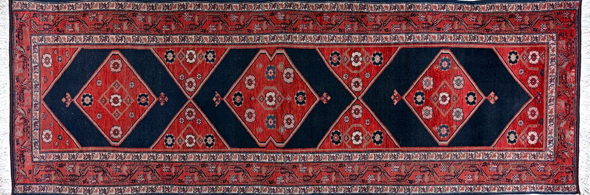  ALFOMBRA CAMINO PERSA DE LANA TEJIDA A MANO. 