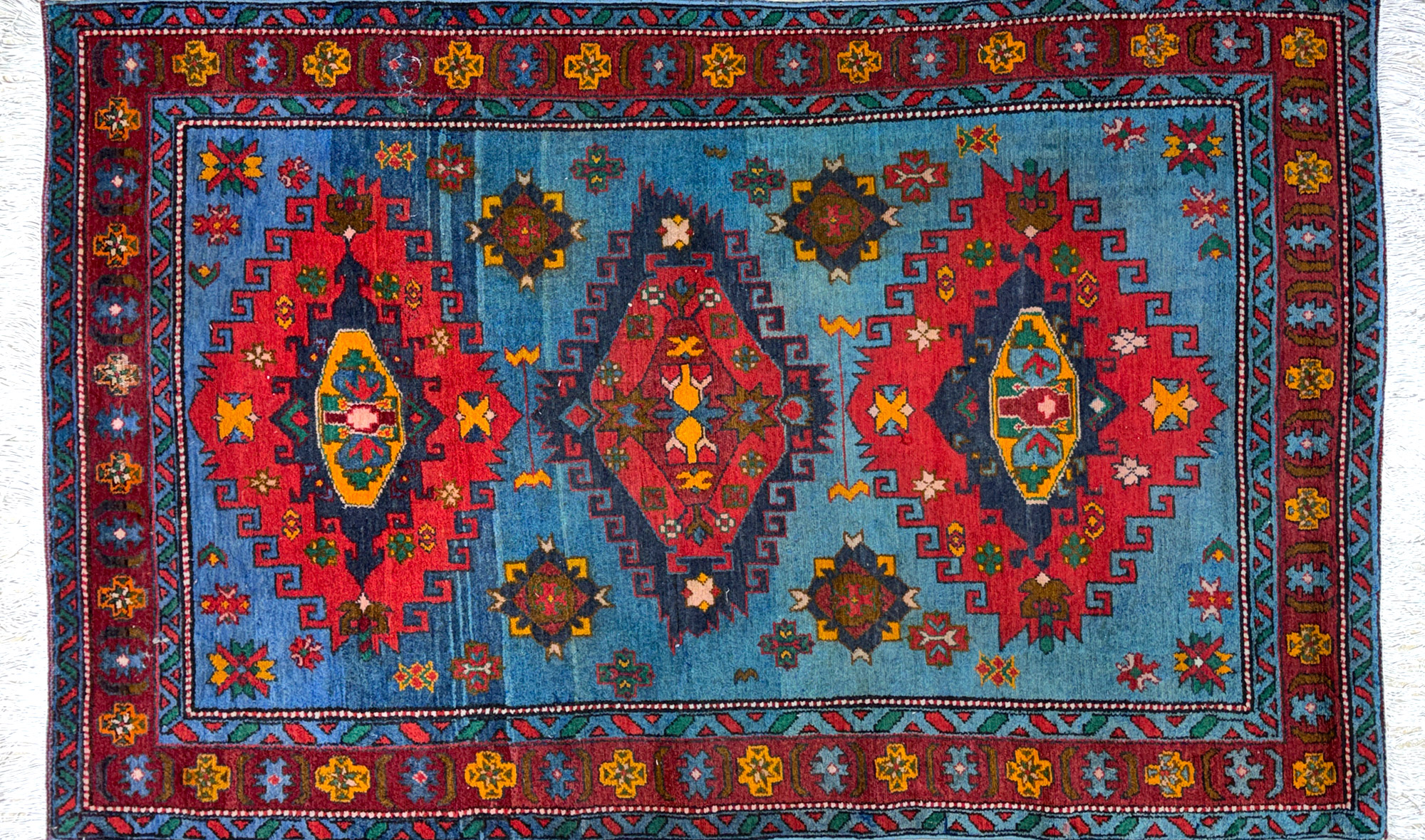  ALFOMBRA CAUCASICA DE LANA TEJIDA A MANO. 