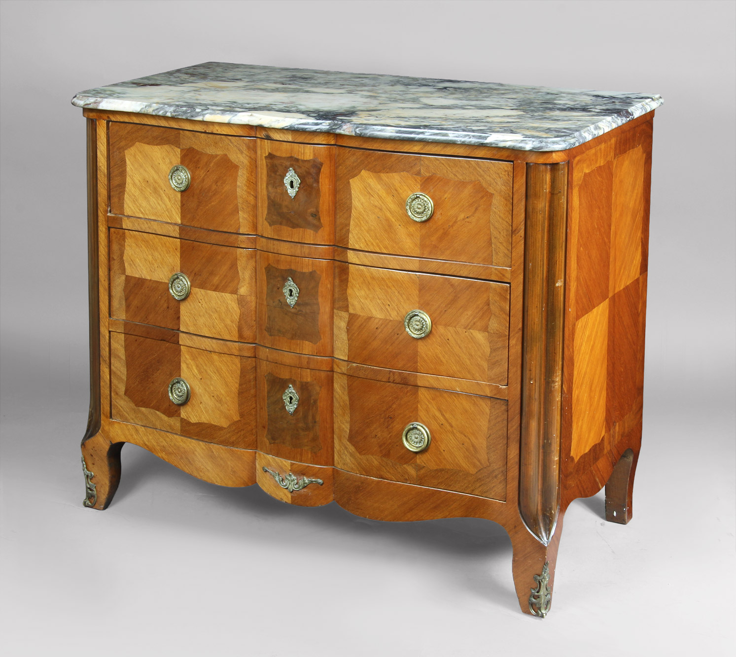 COMODA DE ESTILO FRANCES LUIS XV. COMODA DE ESTILO FRANCES LUIS XV.