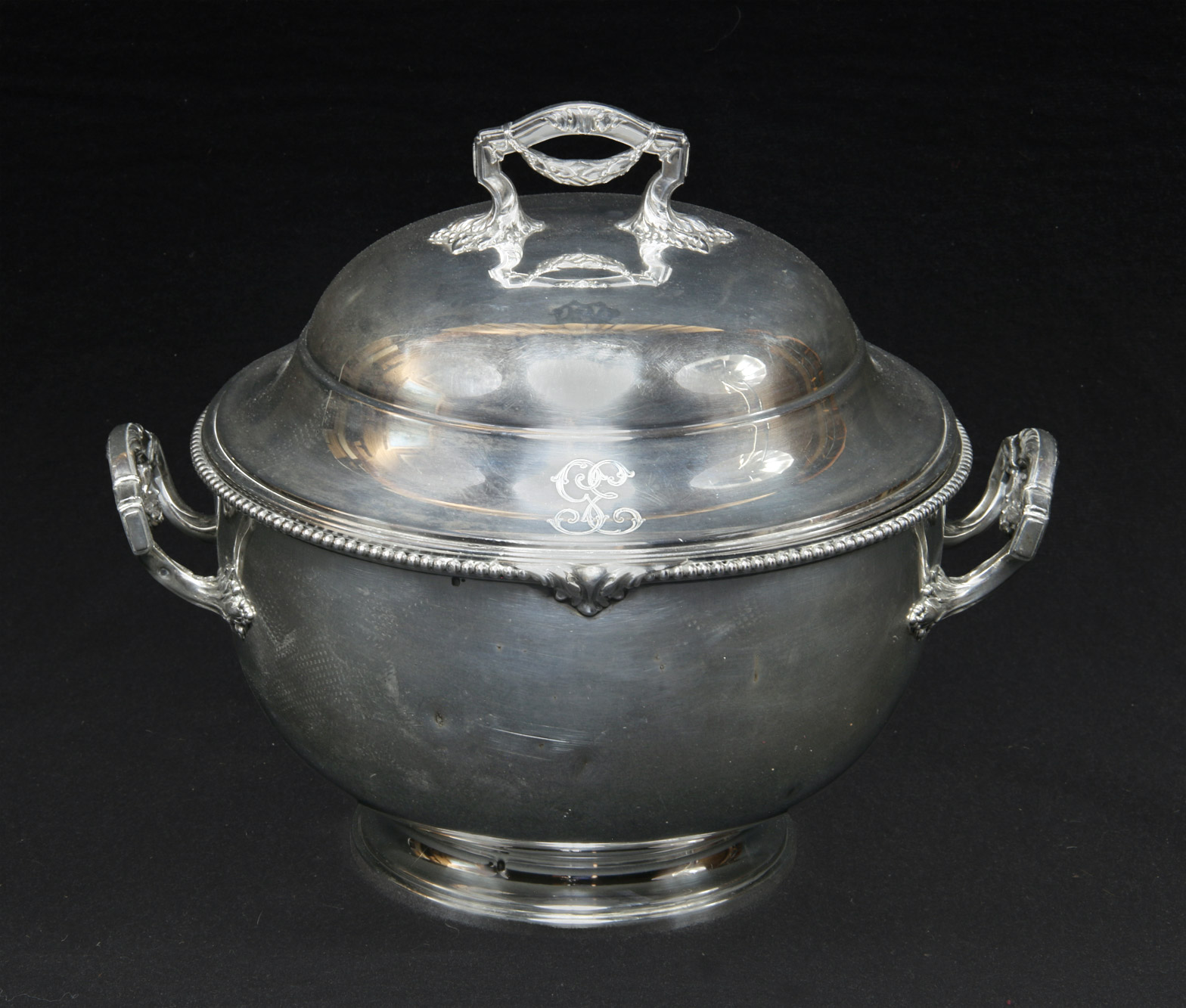  GUISERA CIRCULAR DE PLATA FRANCESA SELLADA CON TAPA.