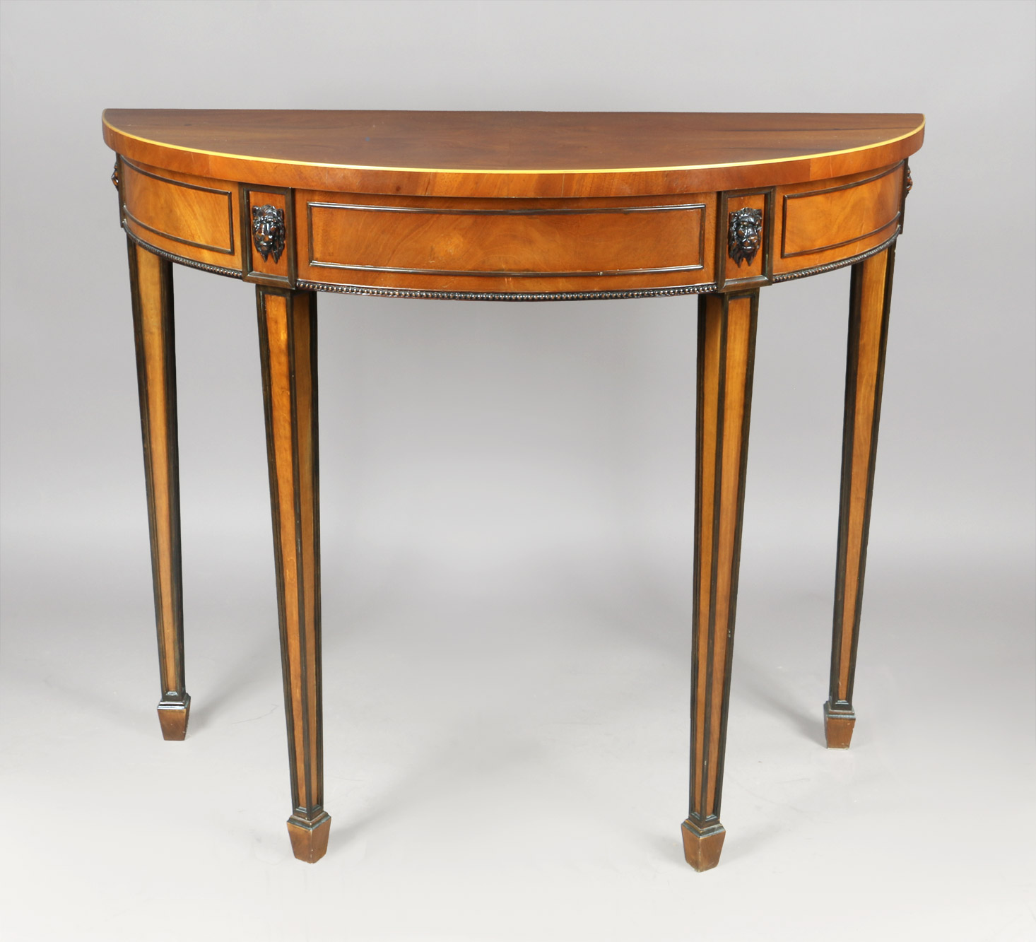 CONSOLA DEMI LUNE ESTILO INGLES DE ARRIMO. CONSOLA DEMI LUNE ESTILO INGLES DE ARRIMO.