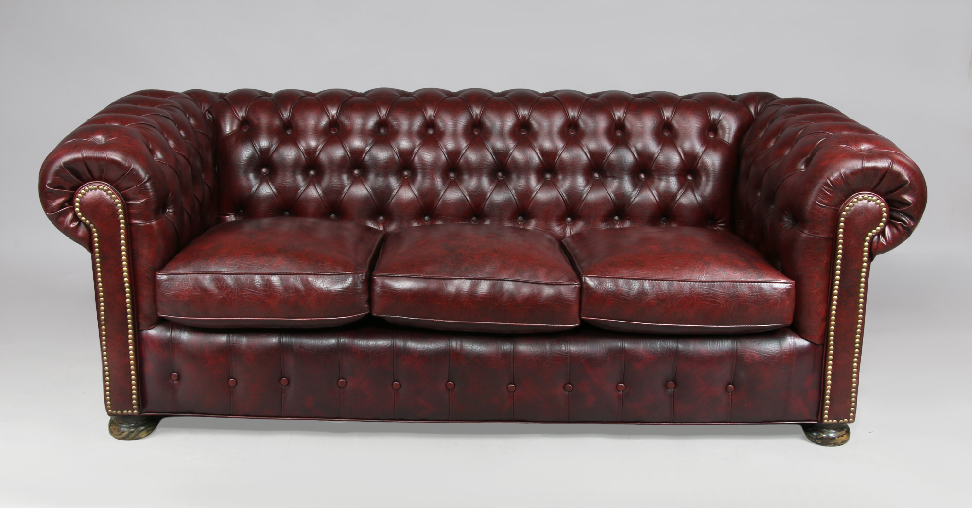  SOFA CHESTERFIELD PARA TRES CUERPOS. 