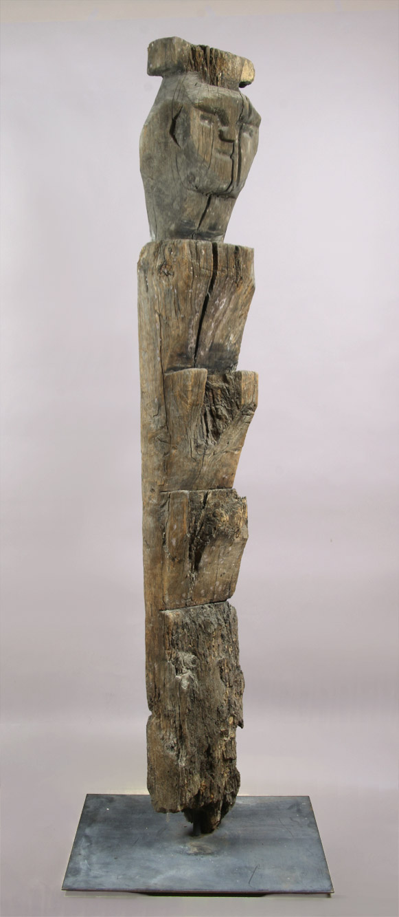  ANTIGUO REWE MAPUCHE DE MADERA TALLADA. 