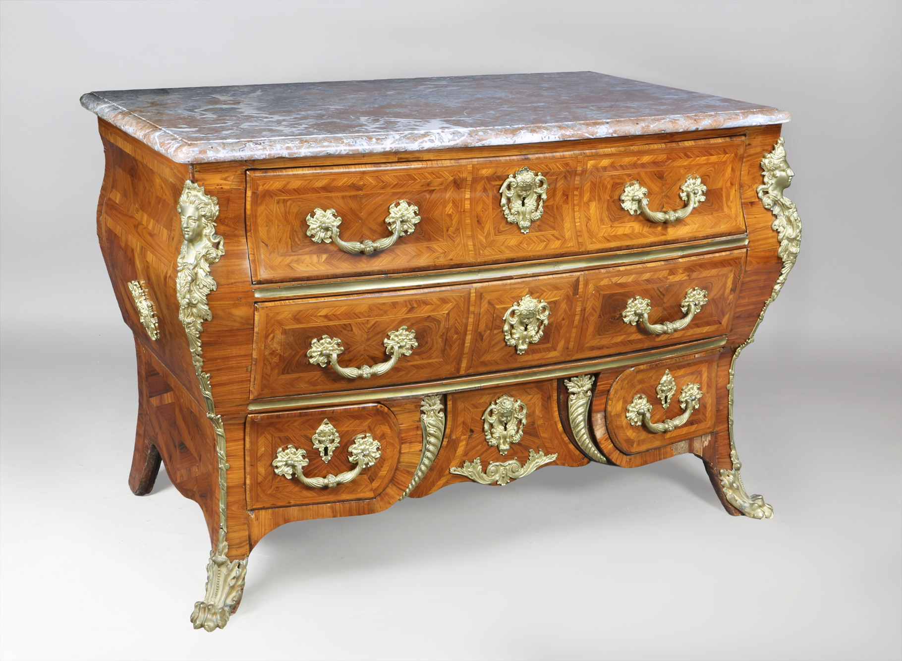  ANTIGUA COMODA FRANCESA DE ESTILO LUIS XV. 