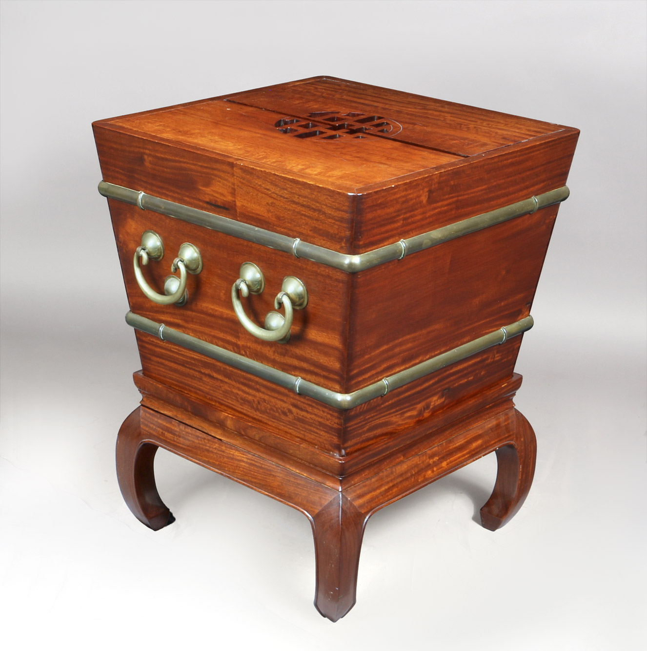 MUEBLE BAJO ESTILO ORIENTAL PARA ENFRIAR BOTELLAS. MUEBLE BAJO ESTILO ORIENTAL PARA ENFRIAR BOTELLAS.