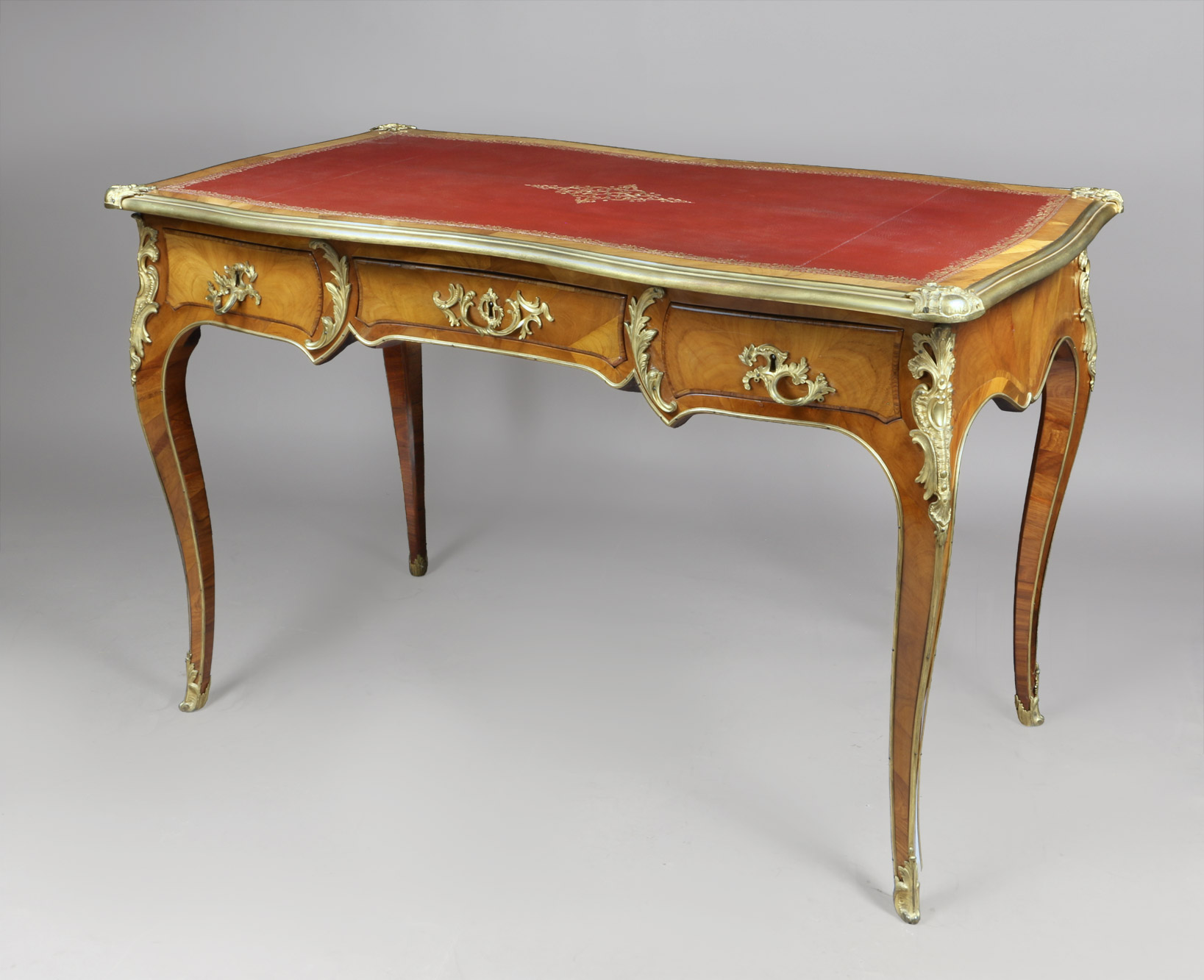 ANTIGUO ESCRITORIO FRANCES LUIS XV ESTAMPILLADO J. B. TUART. ANTIGUO ESCRITORIO FRANCES LUIS XV ESTAMPILLADO J. B. TUART.