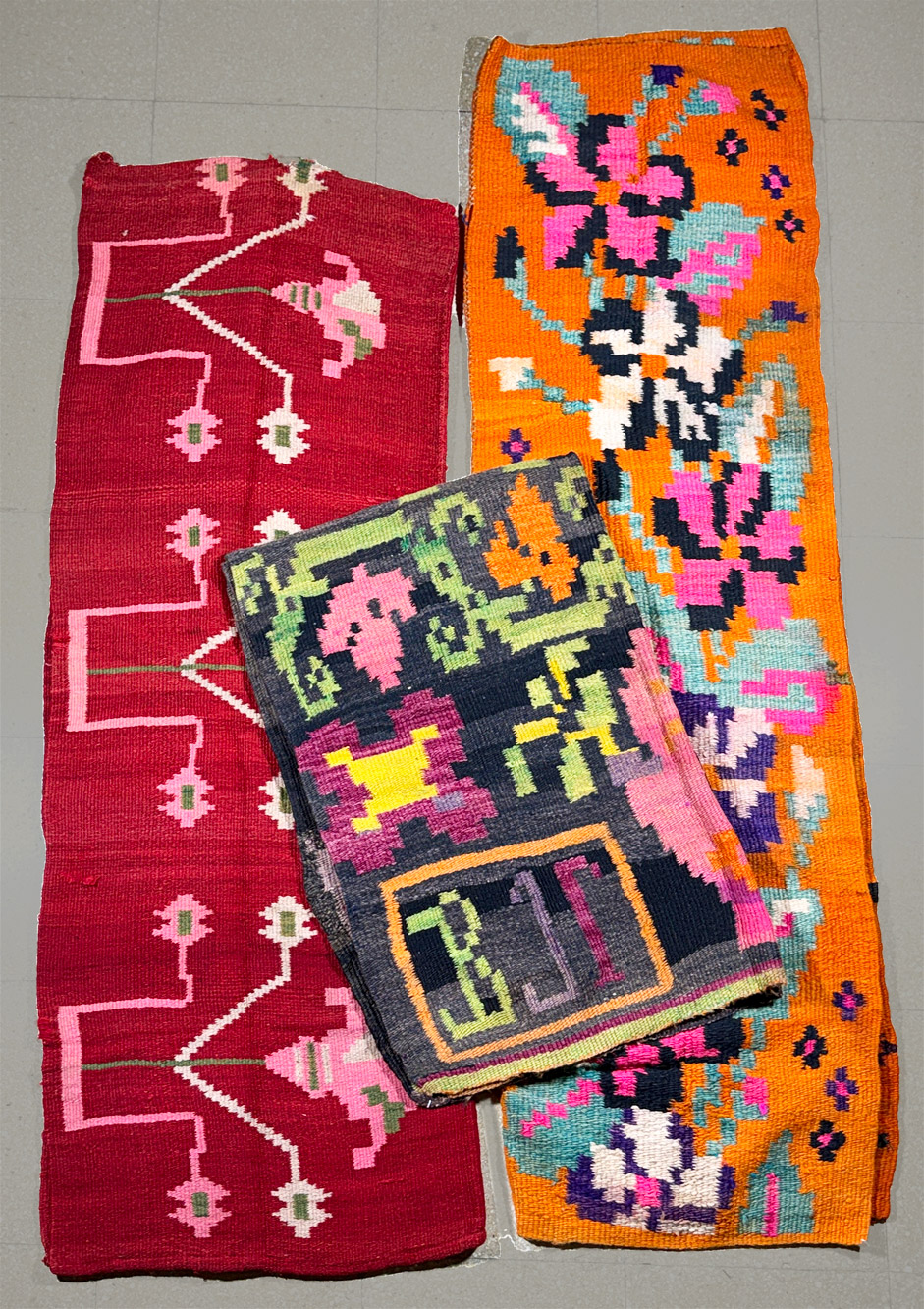 TRES SOBRECAMAS CRIOLLOS 'BAETON' MEDIADOS DEL SIGLO XX. TRES SOBRECAMAS CRIOLLOS 'BAETON' MEDIADOS DEL SIGLO XX.