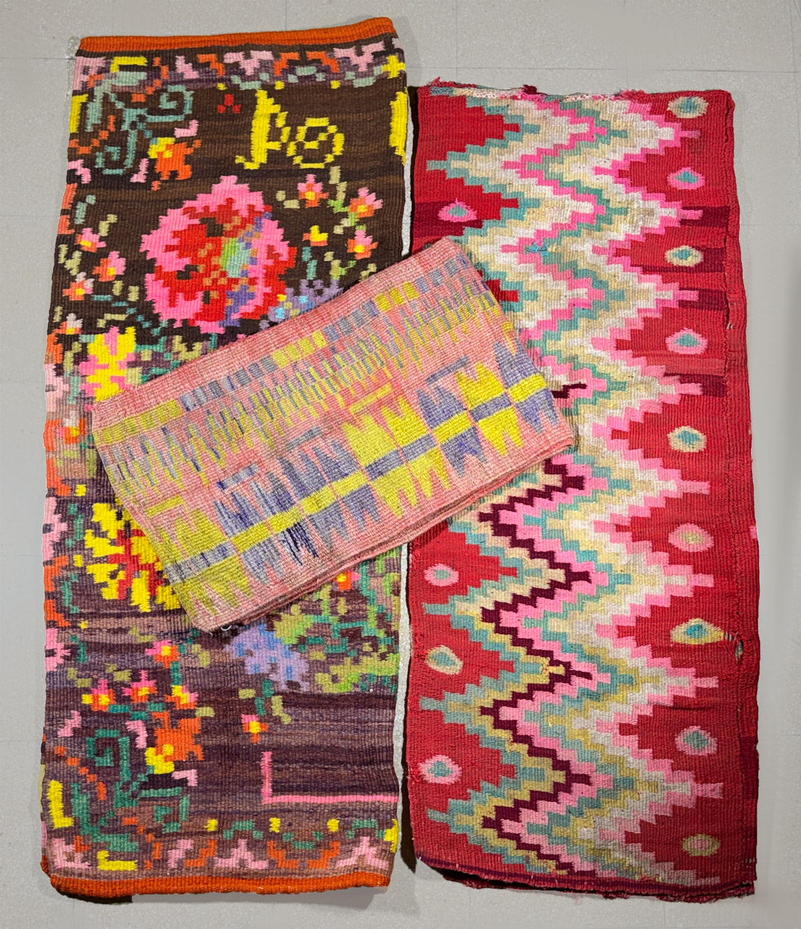 TRES SOBRECAMAS CRIOLLOS 'BAETON' MEDIADOS DEL SIGLO XX. TRES SOBRECAMAS CRIOLLOS 'BAETON' MEDIADOS DEL SIGLO XX.