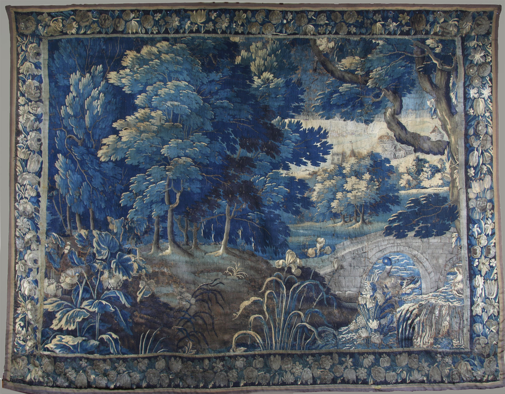 ANTIGUA TAPICERIA FRANCESA VERDURE SIGLO XVIII. ANTIGUA TAPICERIA FRANCESA VERDURE SIGLO XVIII.