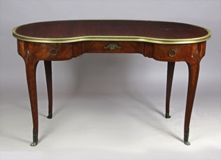 Lote 287: ESCRITORIO ROGNON DE ESTILO FRANCES LUIS XV.  ESCRITORIO ROGNON DE ESTILO FRANCES LUIS XV. 