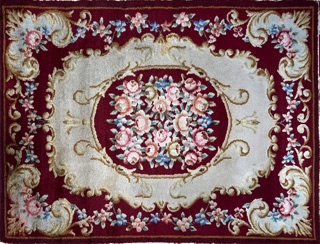 Lote 492: ALFOMBRA SAVONNERIE DE LANA TEJIDA A MANO.  ALFOMBRA SAVONNERIE DE LANA TEJIDA A MANO. 