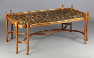 Lote 298: CURIOSA MESA BAJA FRANCESA DE FORMA RECTANGULAR.  CURIOSA MESA BAJA FRANCESA DE FORMA RECTANGULAR. 