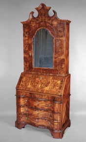 Lote 225: ANTIGUA COMODA SECRETAIRE VENECIANA CON ALZADA DESMONTABLE.  ANTIGUA COMODA SECRETAIRE VENECIANA CON ALZADA DESMONTABLE. 