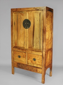 Lote 253: ANTIGUO ARMARIO CHINO DE MEDIADOS DEL SIGLO XIX.  ANTIGUO ARMARIO CHINO DE MEDIADOS DEL SIGLO XIX. 