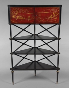 Lote 272: MUEBLE ESQUINERO CON DECORACION ORIENTAL.  MUEBLE ESQUINERO CON DECORACION ORIENTAL. 