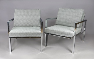 Lote 234: PAR DE SILLONES DE DISEÑO AL ESTILO DE MILO BAUGHMAN.  PAR DE SILLONES DE DISEÑO AL ESTILO DE MILO BAUGHMAN. 