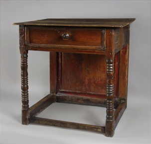 Lote 307: ANTIGUA MESA RUSTICA CHILENA DEL SIGLO XIX.  ANTIGUA MESA RUSTICA CHILENA DEL SIGLO XIX. 