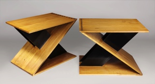 Lote 239: PAR DE MESAS BAJAS INSPIRADAS EN UN DISEÑO DE MARIO BOTTA.  PAR DE MESAS BAJAS INSPIRADAS EN UN DISEÑO DE MARIO BOTTA. 