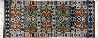 Lote 463: TAPIZ KILLIM DE LANA TEJIDA A MANO.  TAPIZ KILLIM DE LANA TEJIDA A MANO. 