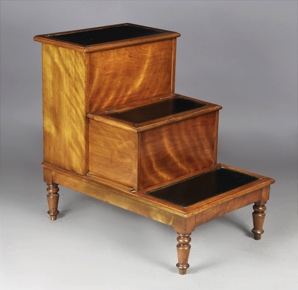 Lote 245: ANTIGUA ESCALERA INGLESA PARA BIBLIOTECA.  ANTIGUA ESCALERA INGLESA PARA BIBLIOTECA. 