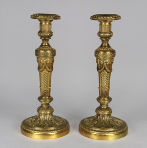 Lote 522: PAR DE ANTIGUOS CANDELEROS FRANCESES ESTAMPILLADOS M. RUSAND PAR DE ANTIGUOS CANDELEROS FRANCESES ESTAMPILLADOS M. RUSAND