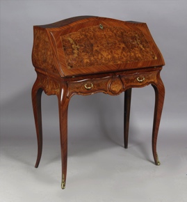 Lote 340: ESCRITORIO DE ESTILO FRANCES LUIS XV PARA DAMA.  ESCRITORIO DE ESTILO FRANCES LUIS XV PARA DAMA. 