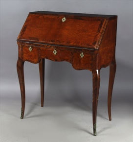 Lote 354: ESCRITORIO ESTILO FRANCES LUIS XV PARA DAMA.  ESCRITORIO ESTILO FRANCES LUIS XV PARA DAMA. 