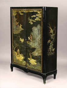 Lote 227: ANTIGUO ARMARIO FRANCES LUIS XV CON CHINOISERIE.  ANTIGUO ARMARIO FRANCES LUIS XV CON CHINOISERIE. 