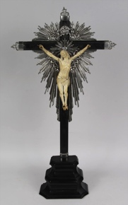 Lote 545: ANTIGUO CRUCIFIJO COLONIAL DEL SIGLO XIX.  ANTIGUO CRUCIFIJO COLONIAL DEL SIGLO XIX. 