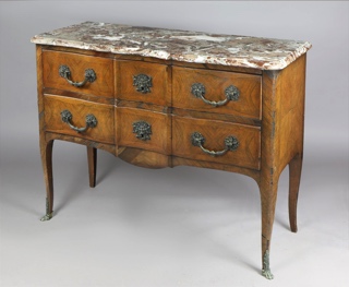 Lote 347: COMODA FRANCESA DE ESTILO LUIS XV. COMODA FRANCESA DE ESTILO LUIS XV.